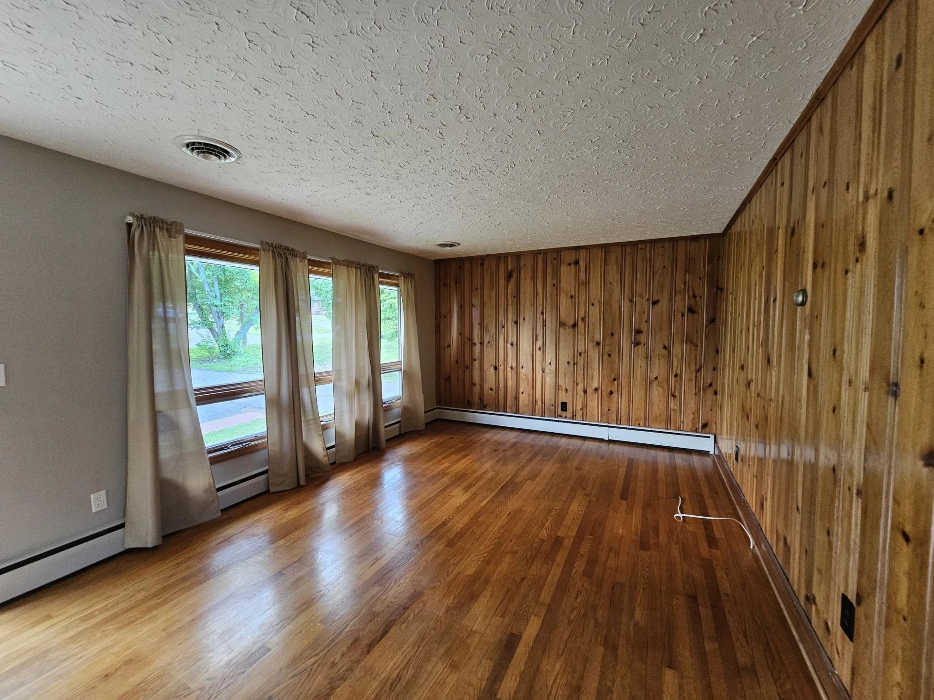 950 McHenry AVE NE - Photo 2