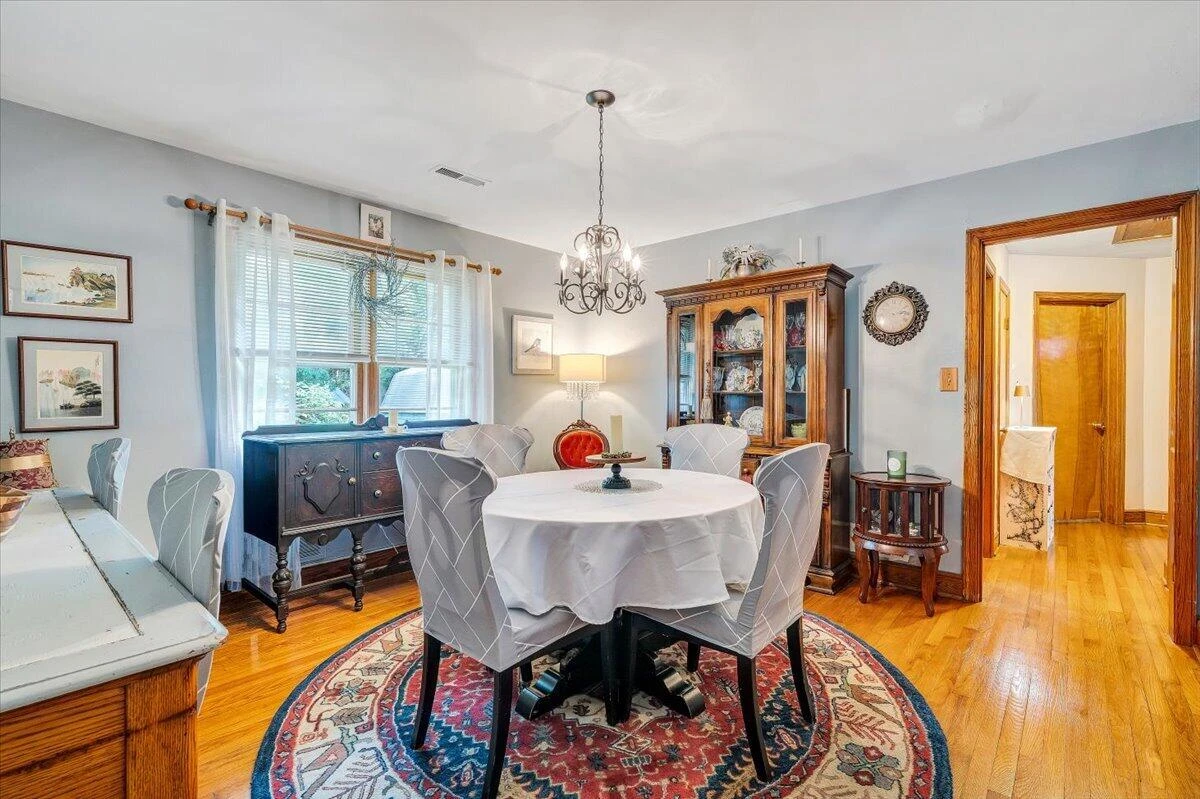 1028 Tremont RD - Photo 10