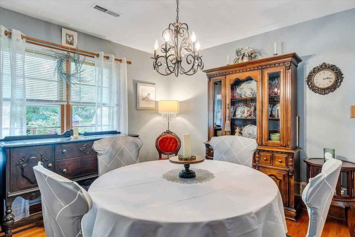 1028 Tremont RD - Photo 11
