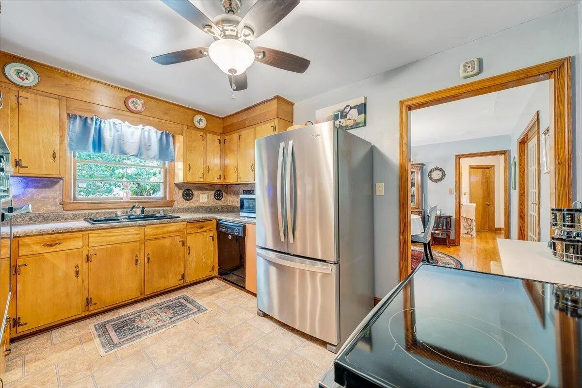 1028 Tremont RD - Photo 13