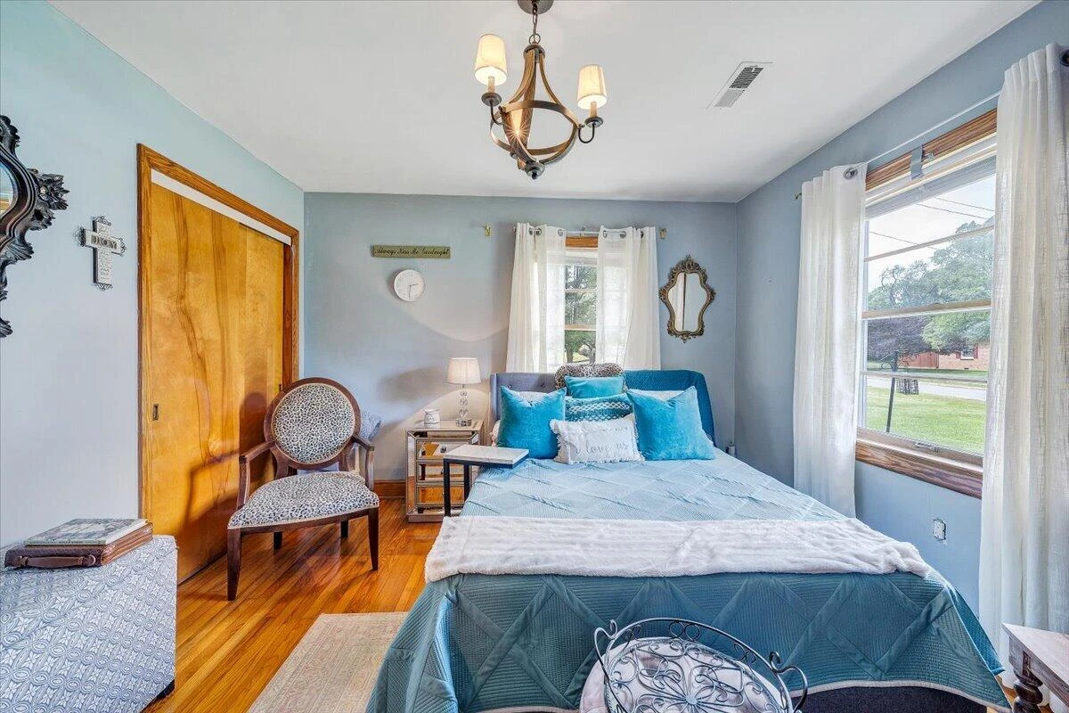 1028 Tremont RD - Photo 16