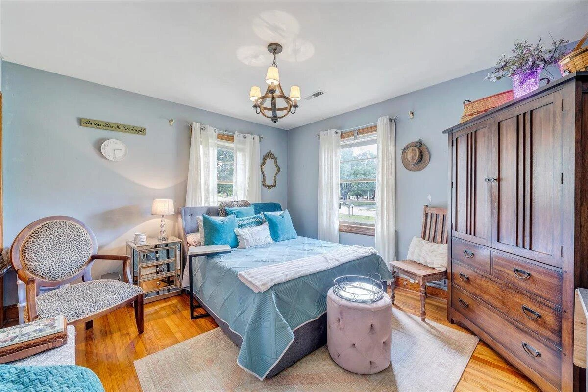 1028 Tremont RD - Photo 17