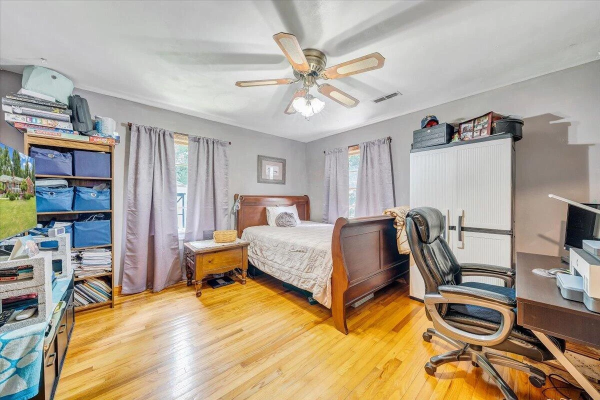 1028 Tremont RD - Photo 18