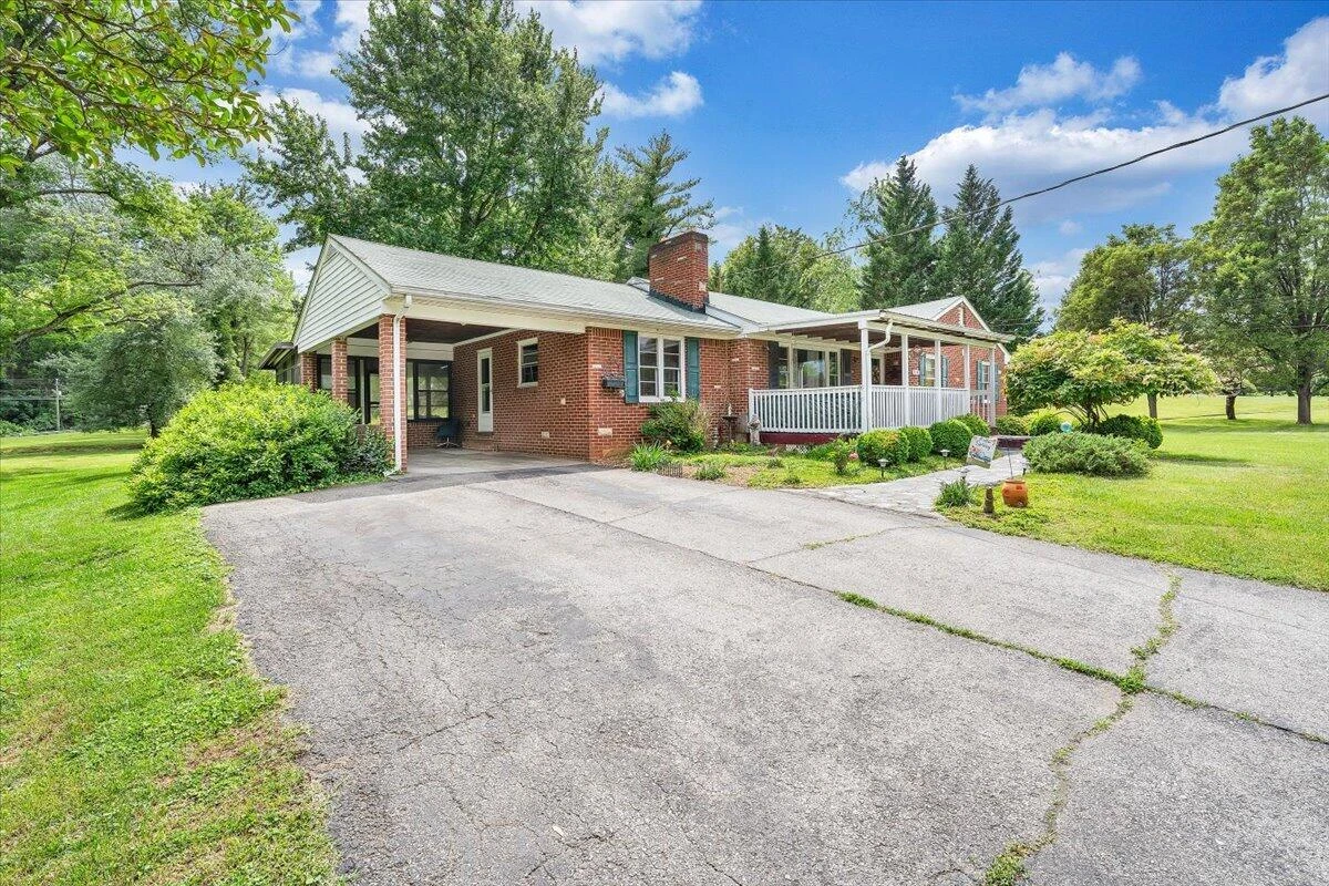 1028 Tremont RD - Photo 2