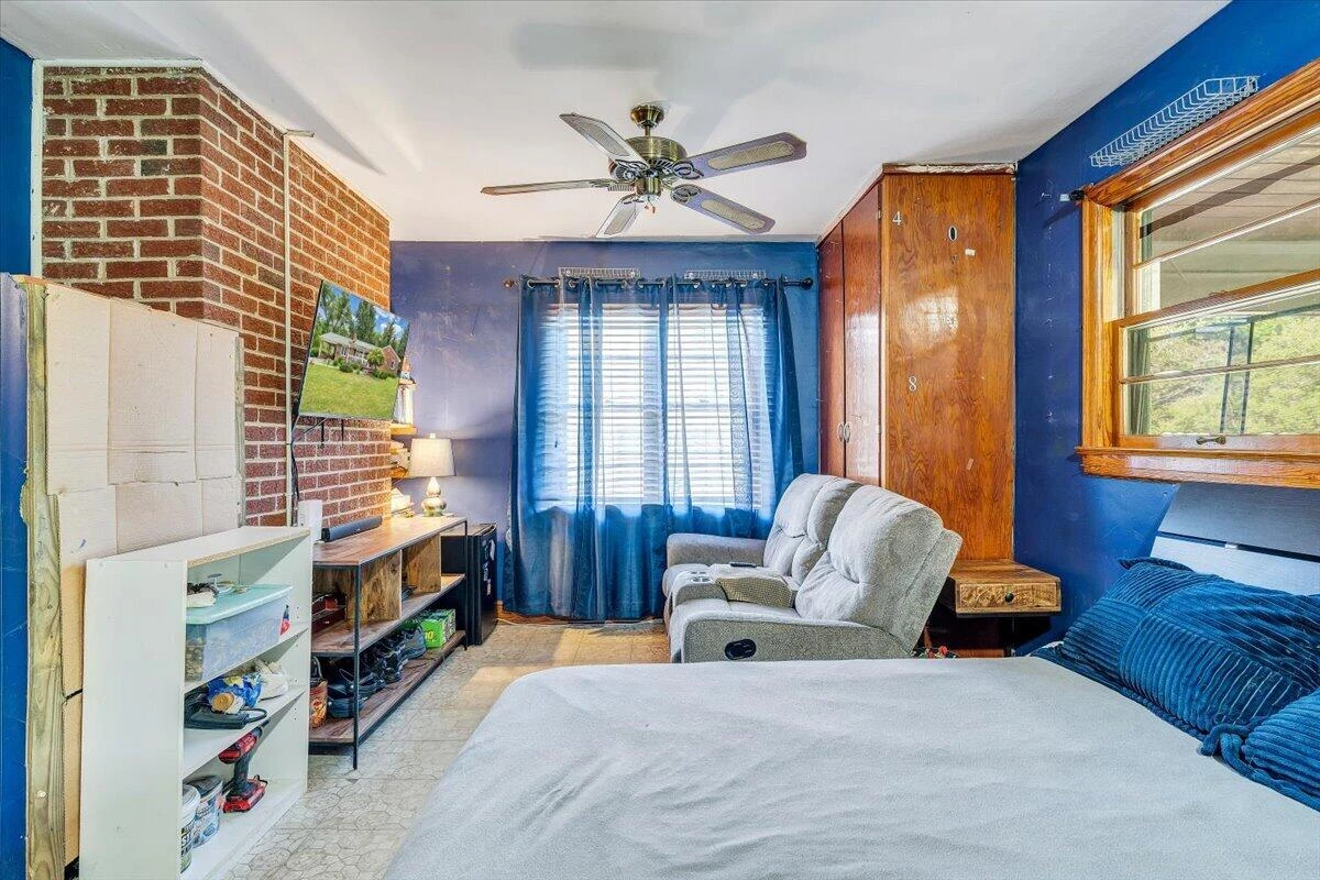 1028 Tremont RD - Photo 21