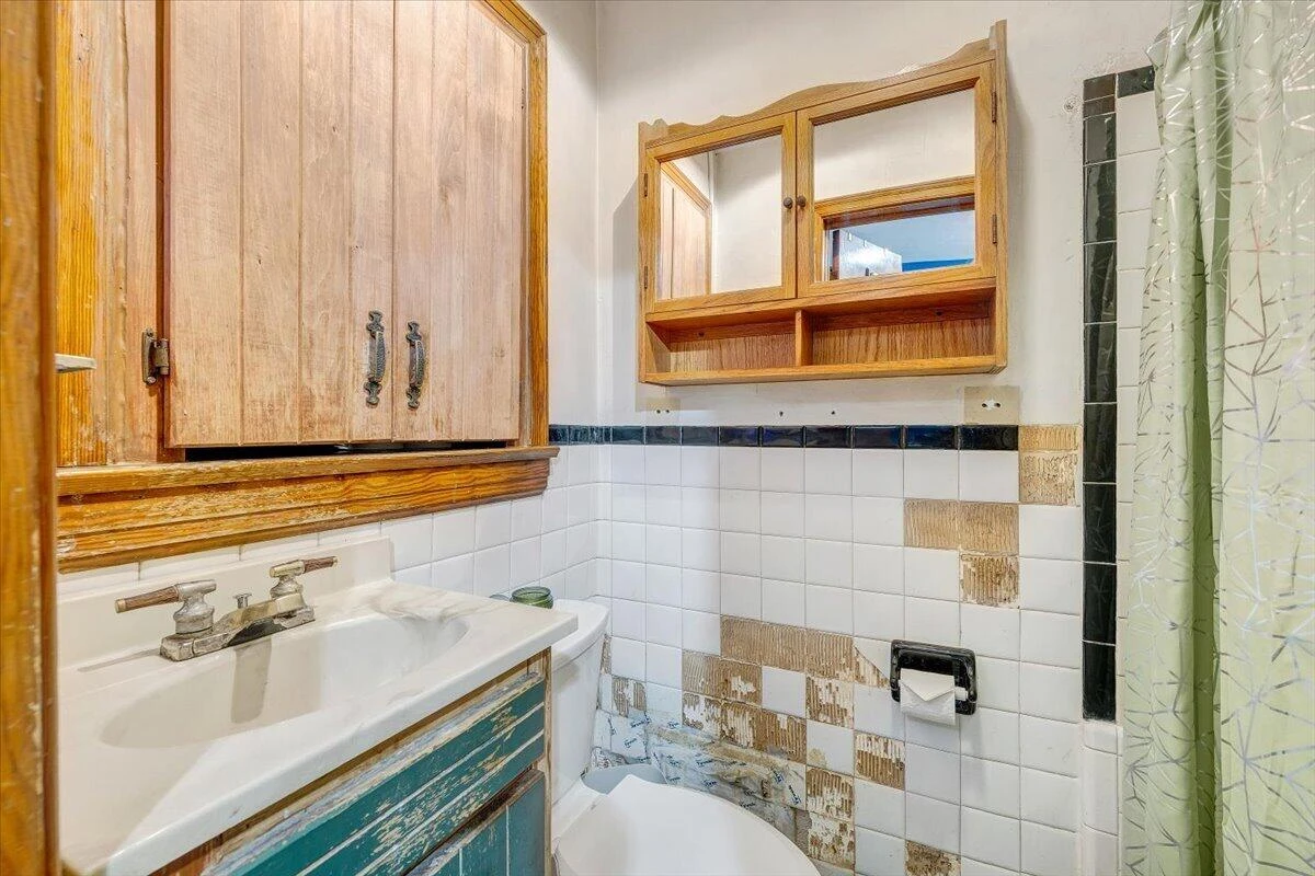 1028 Tremont RD - Photo 24