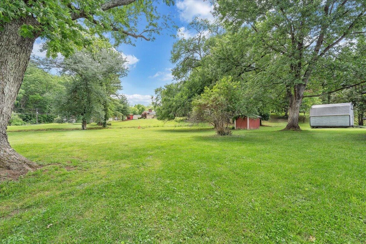 1028 Tremont RD - Photo 28