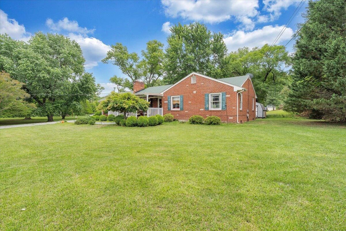 1028 Tremont RD - Photo 29
