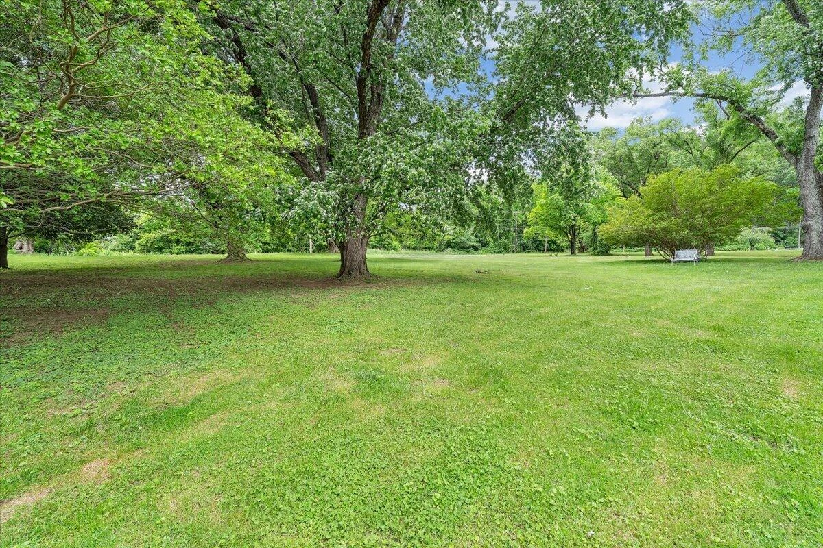 1028 Tremont RD - Photo 3
