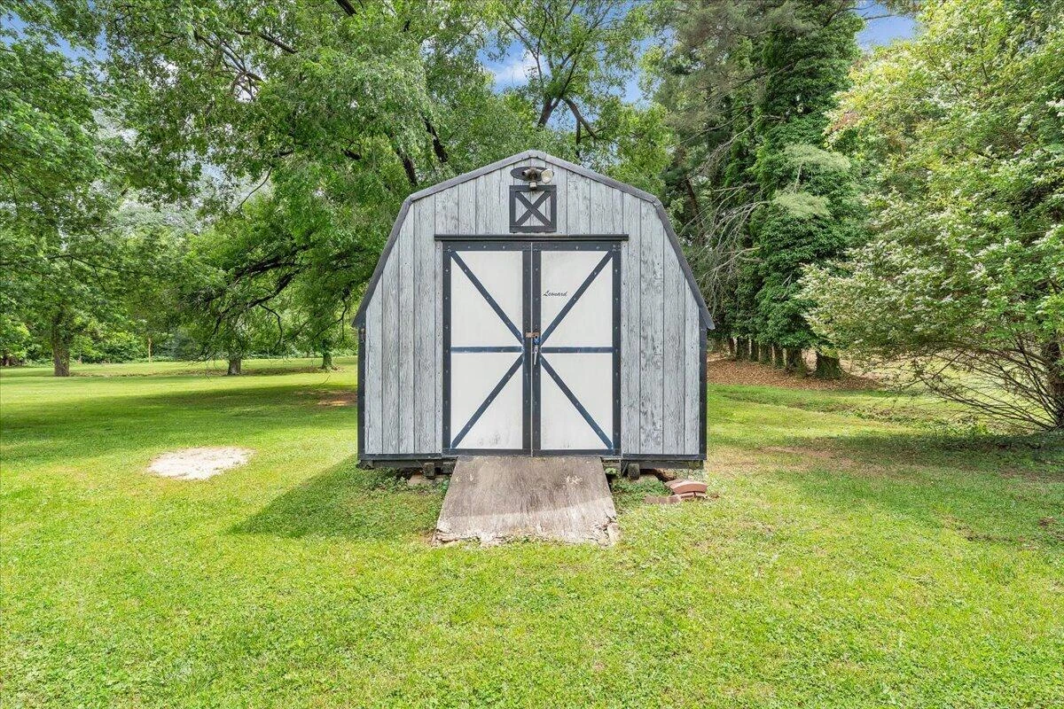 1028 Tremont RD - Photo 30