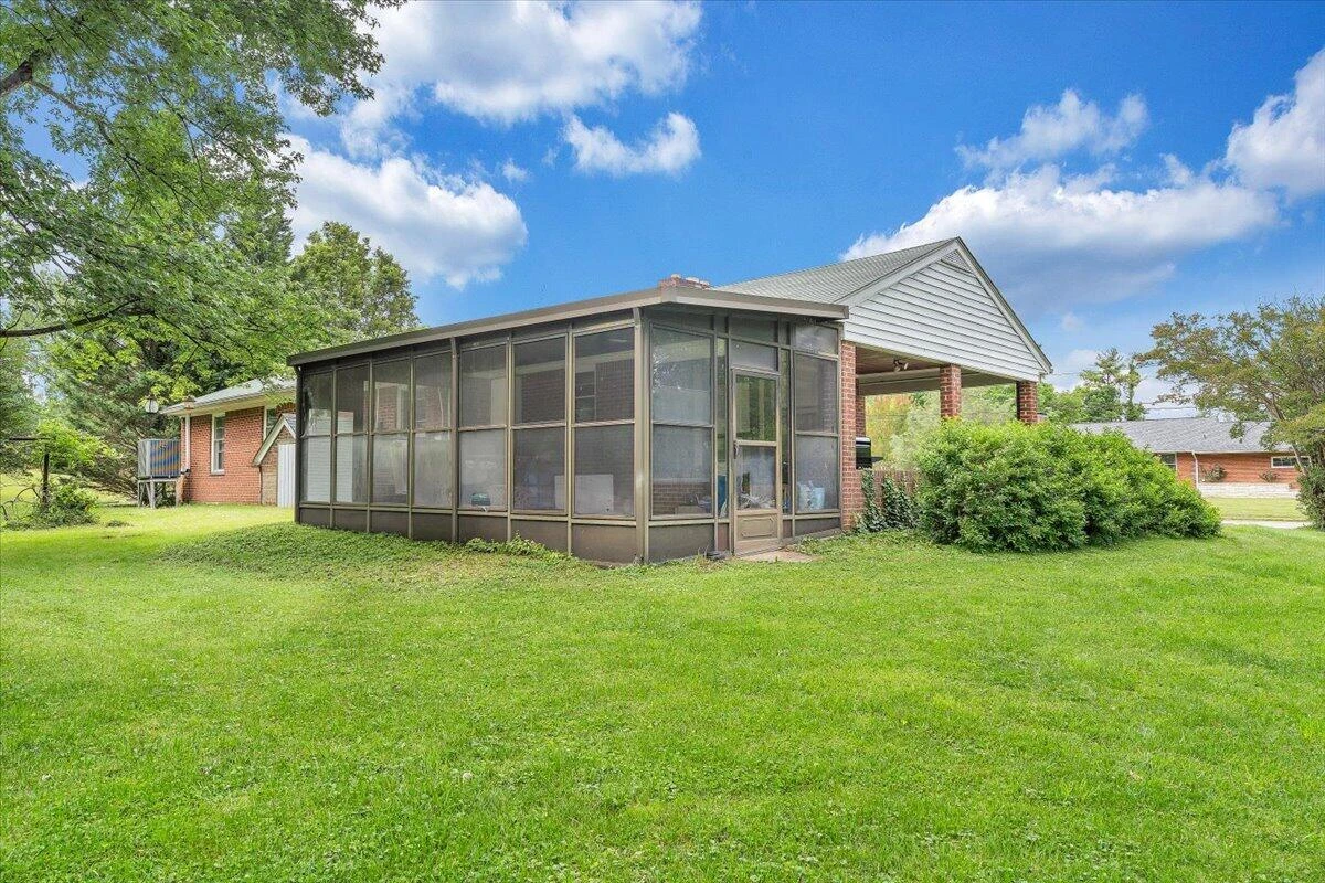1028 Tremont RD - Photo 32