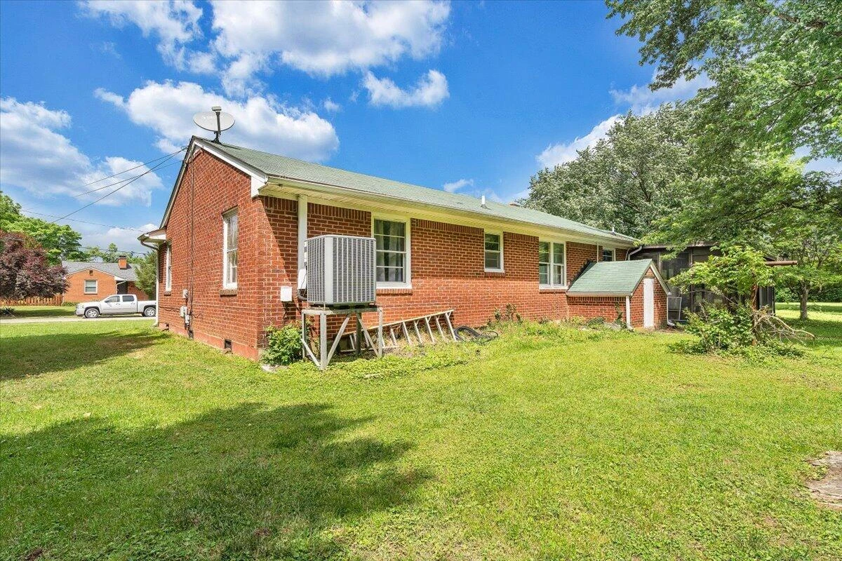 1028 Tremont RD - Photo 33