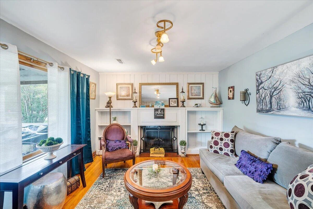 1028 Tremont RD - Photo 4