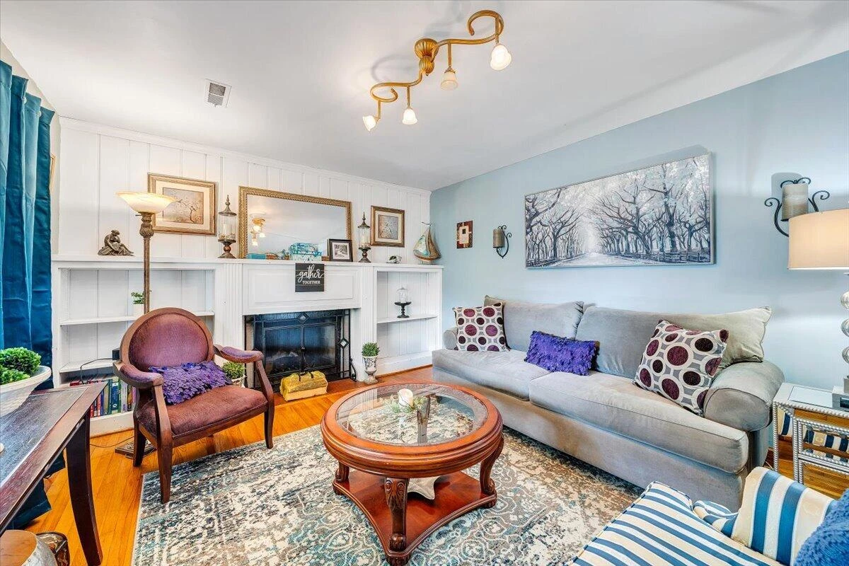 1028 Tremont RD - Photo 8