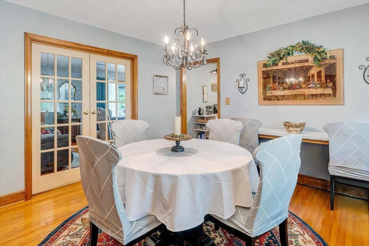 1028 Tremont RD - Photo 9
