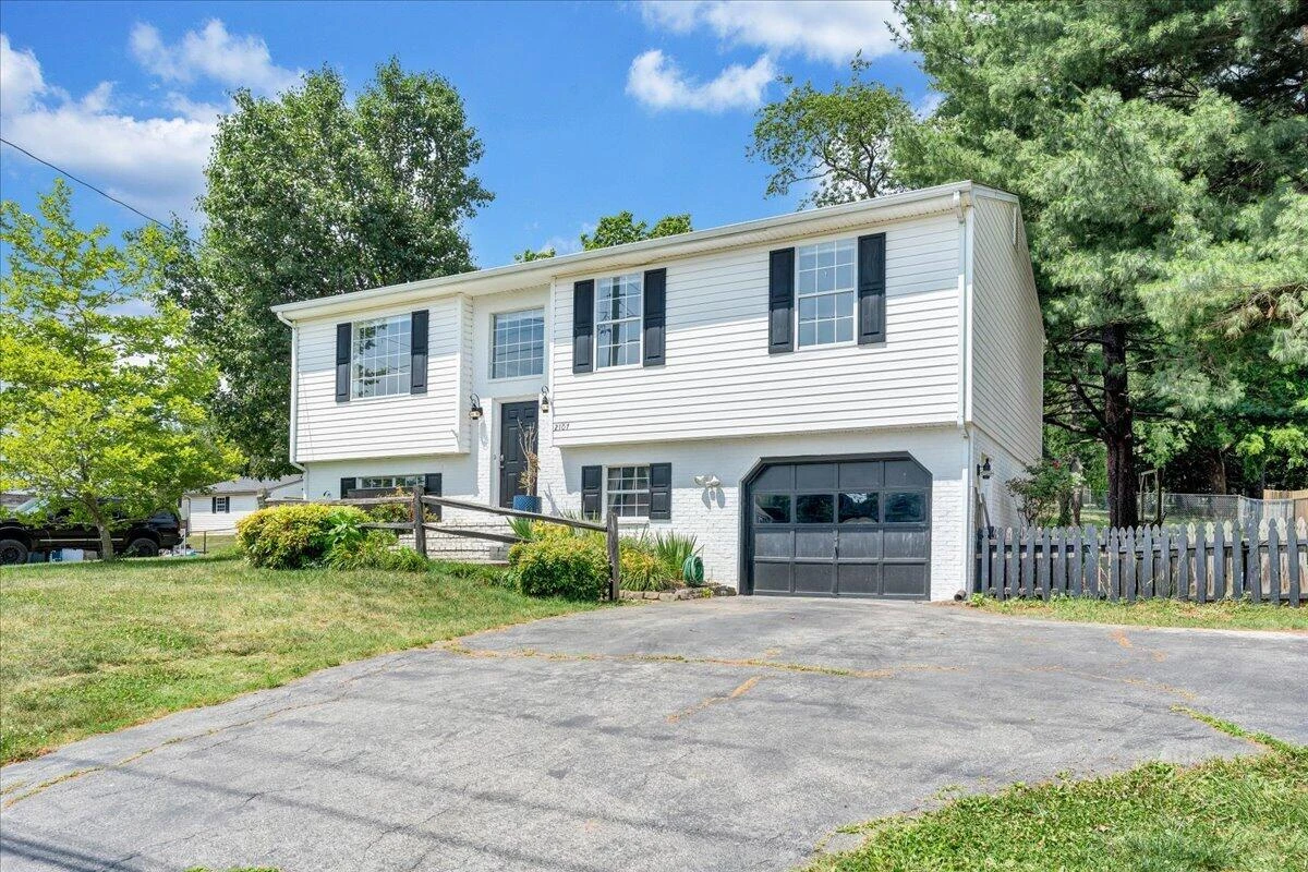 2107 Mill LN