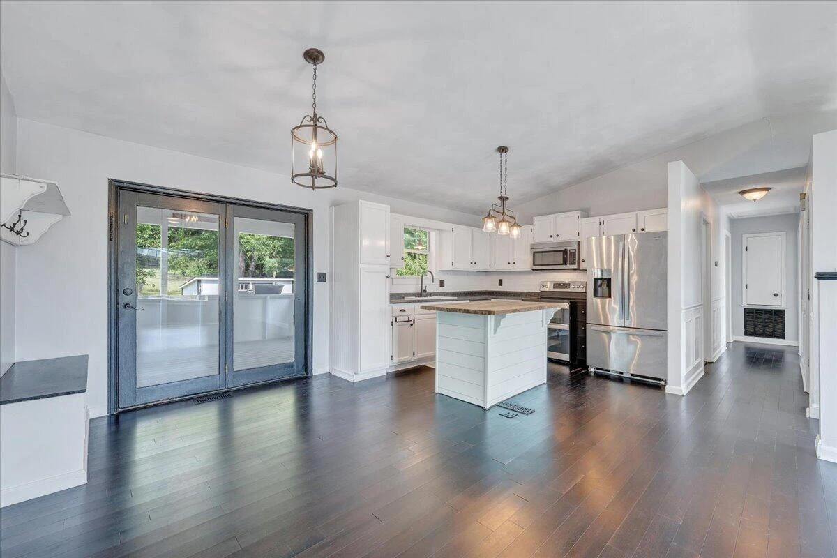 2107 Mill LN - Photo 16
