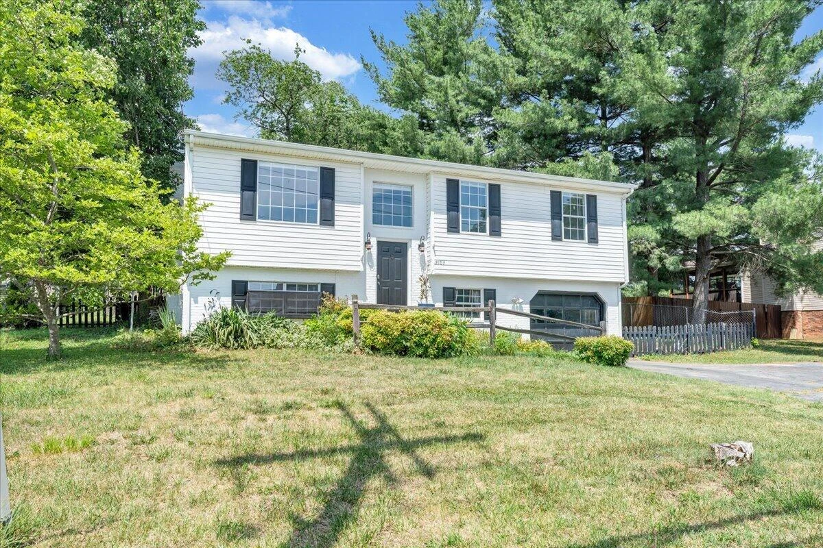 2107 Mill LN - Photo 2