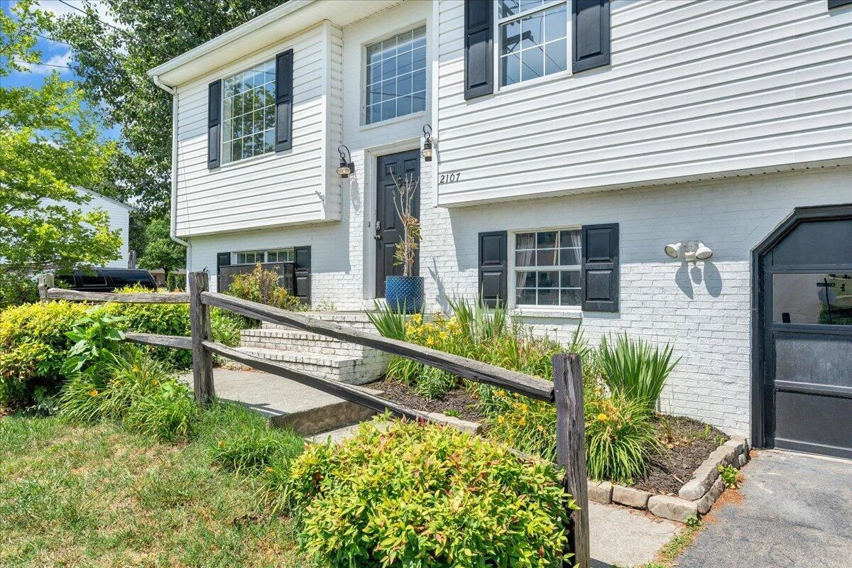 2107 Mill LN - Photo 3