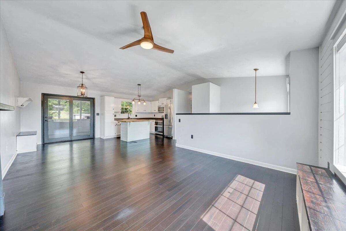 2107 Mill LN - Photo 4