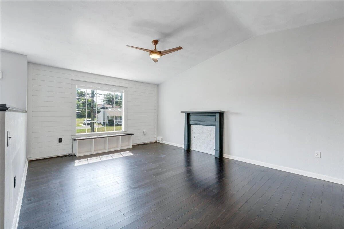 2107 Mill LN - Photo 8