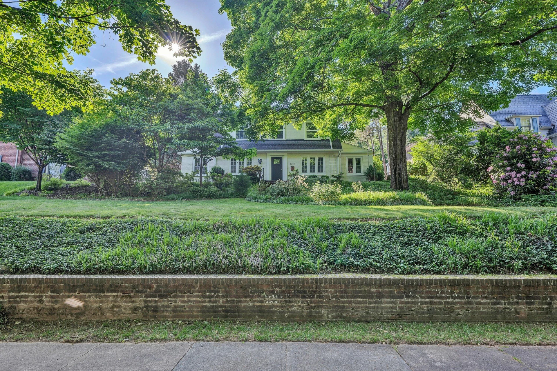 2410 Cornwallis AVE SE - Photo 2