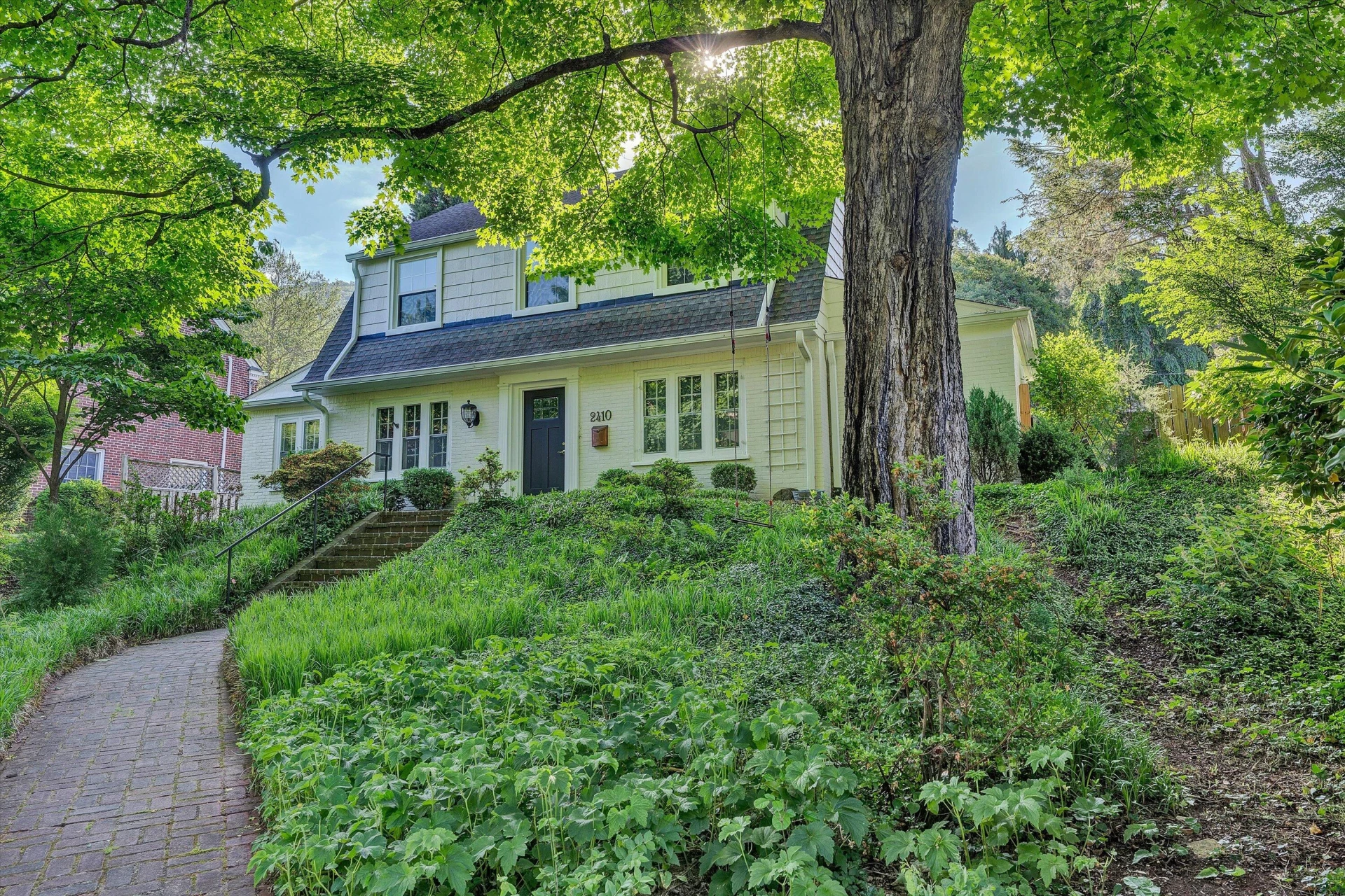 2410 Cornwallis AVE SE - Photo 3