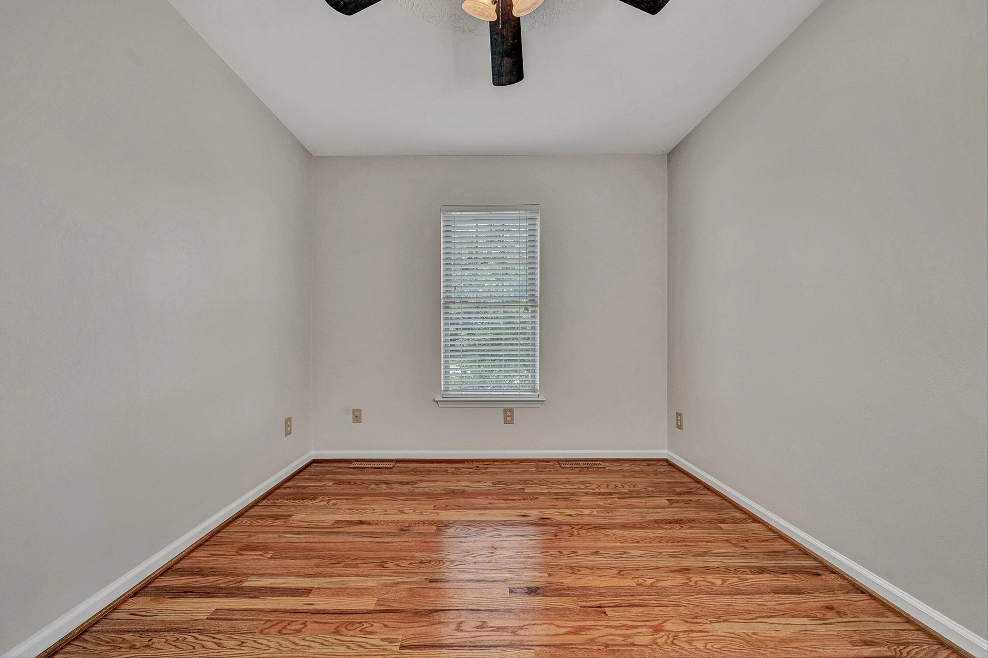 742 Pitt AVE - Photo 10