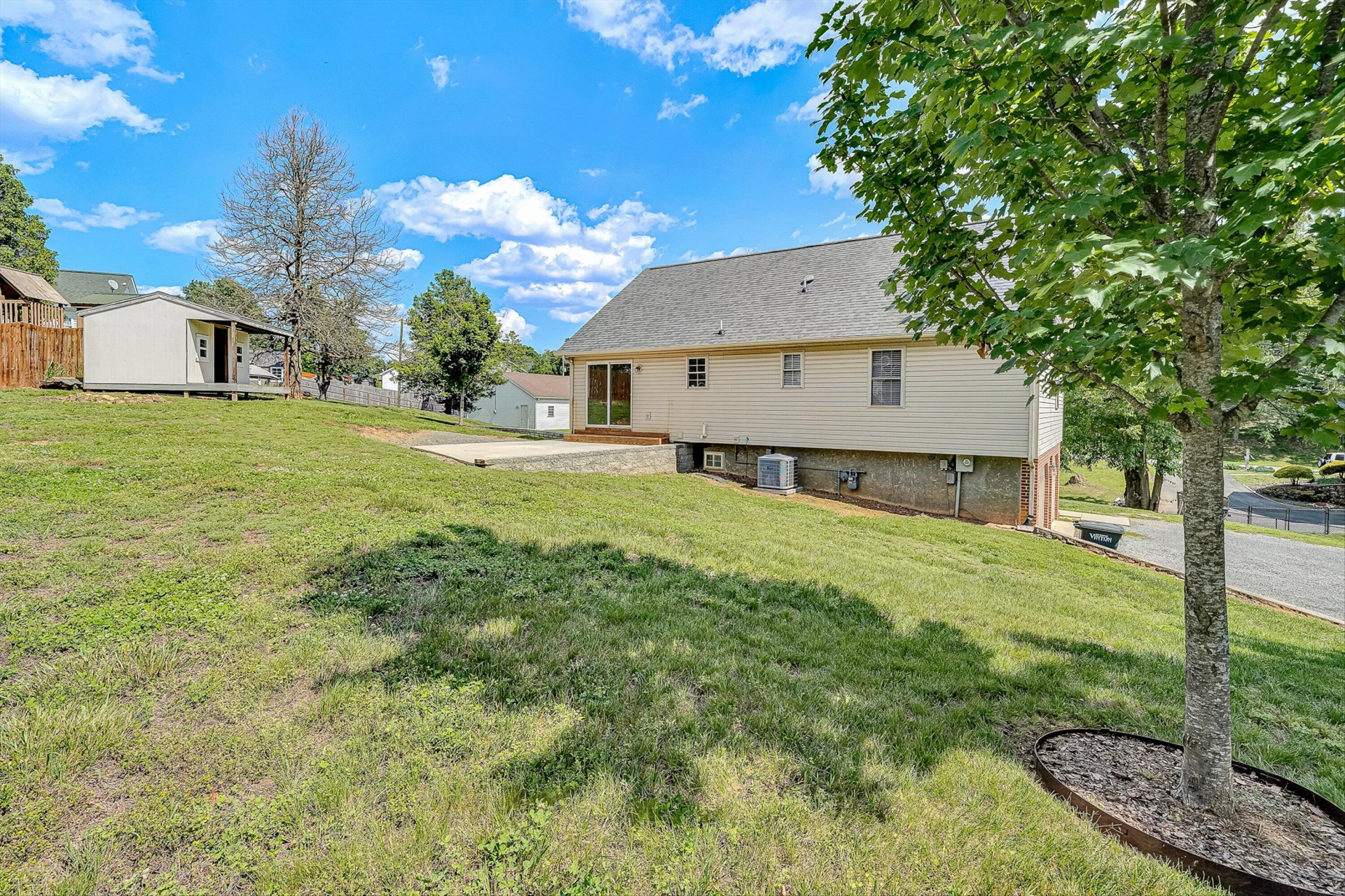 742 Pitt AVE - Photo 23