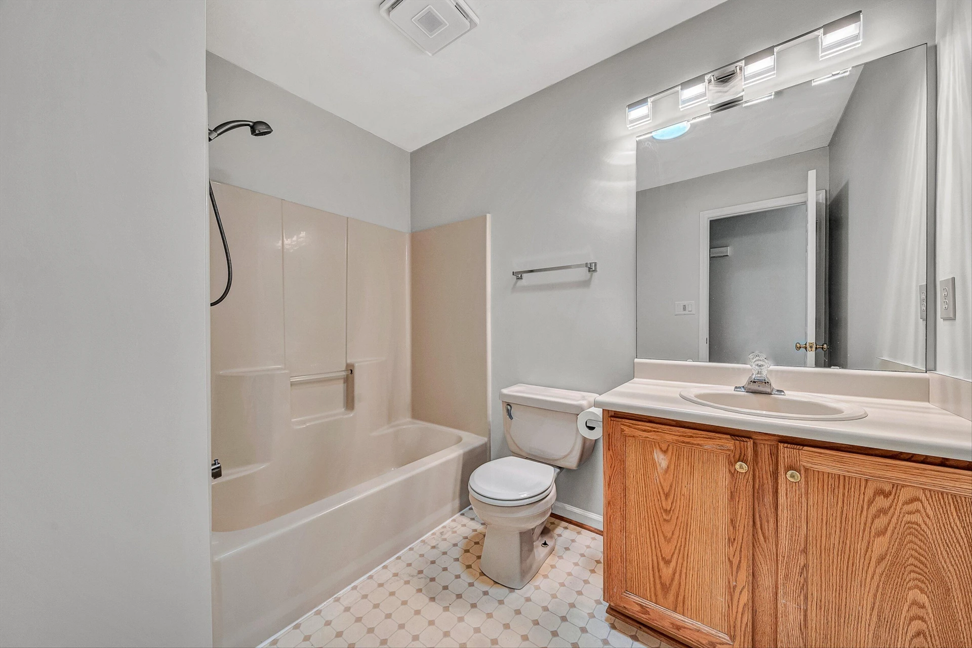 742 Pitt AVE - Photo 9