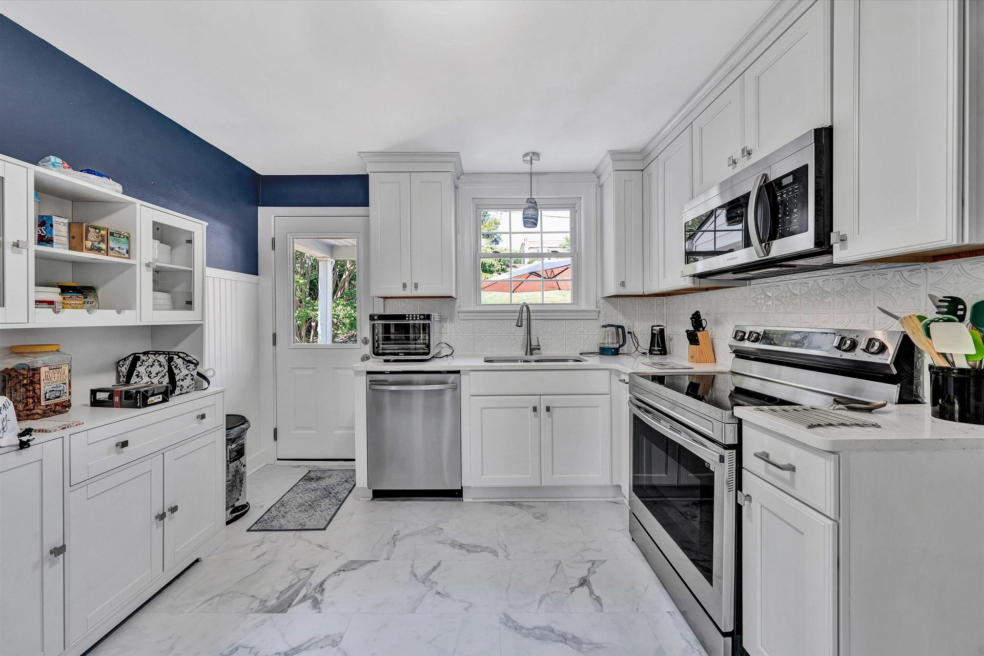 2217 Ross LN SW - Photo 8
