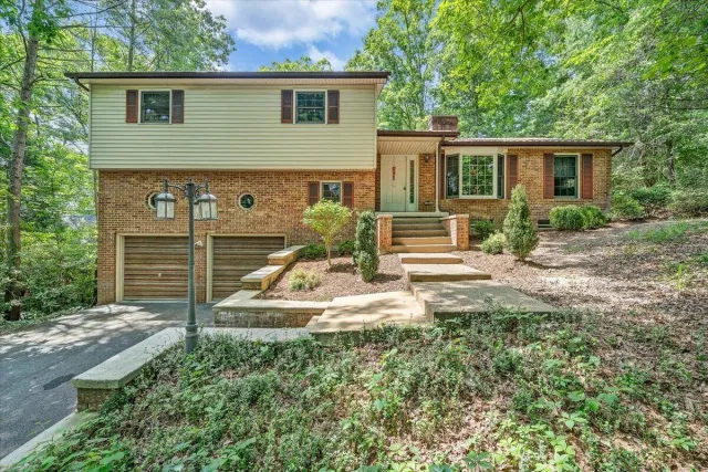 902 White Oak DR