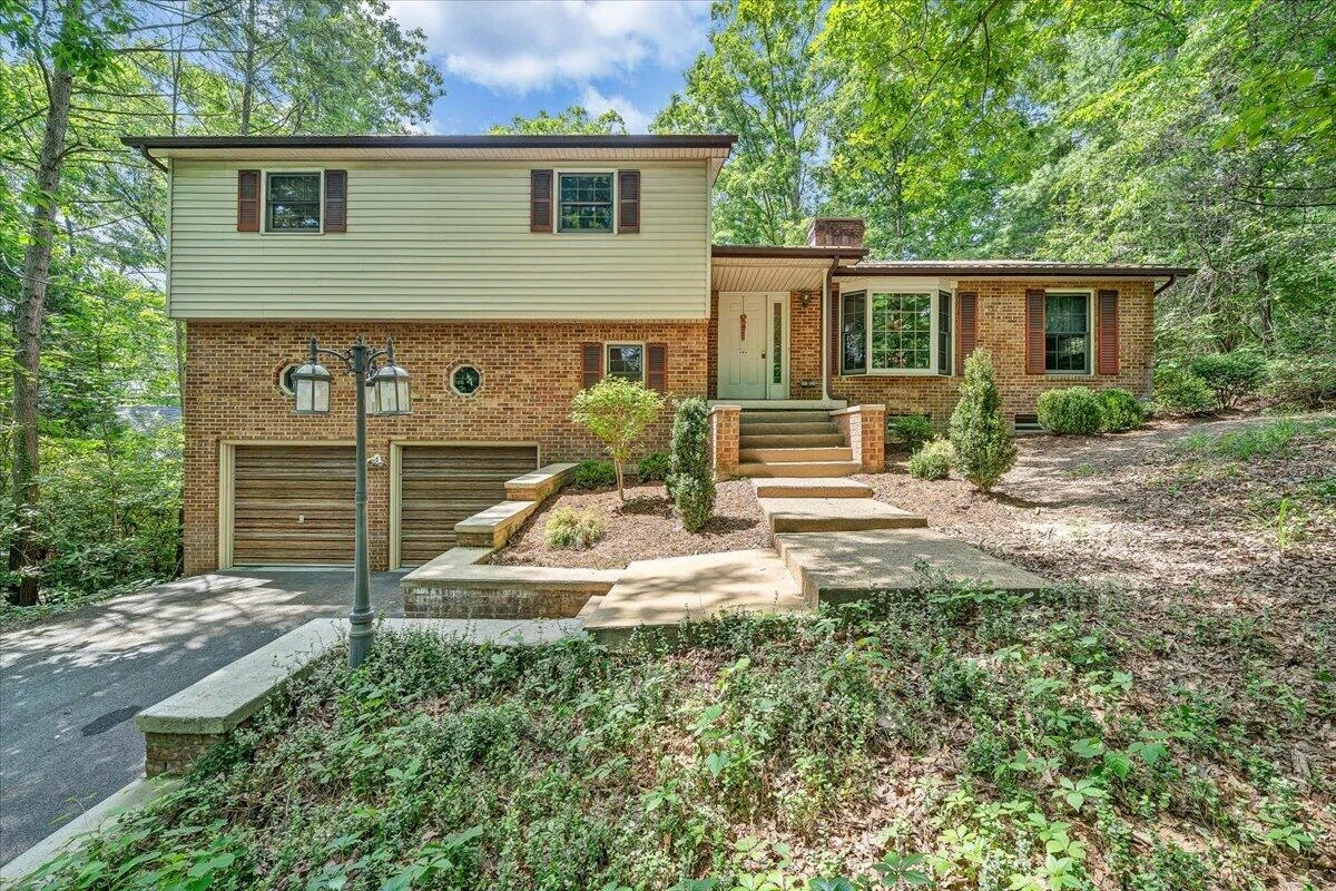 902 White Oak DR