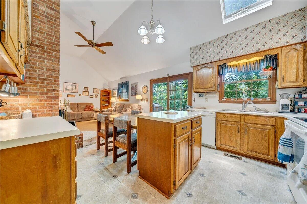 902 White Oak DR - Photo 10