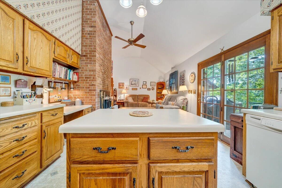 902 White Oak DR - Photo 11