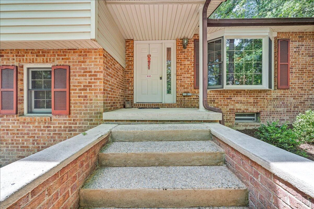 902 White Oak DR - Photo 2