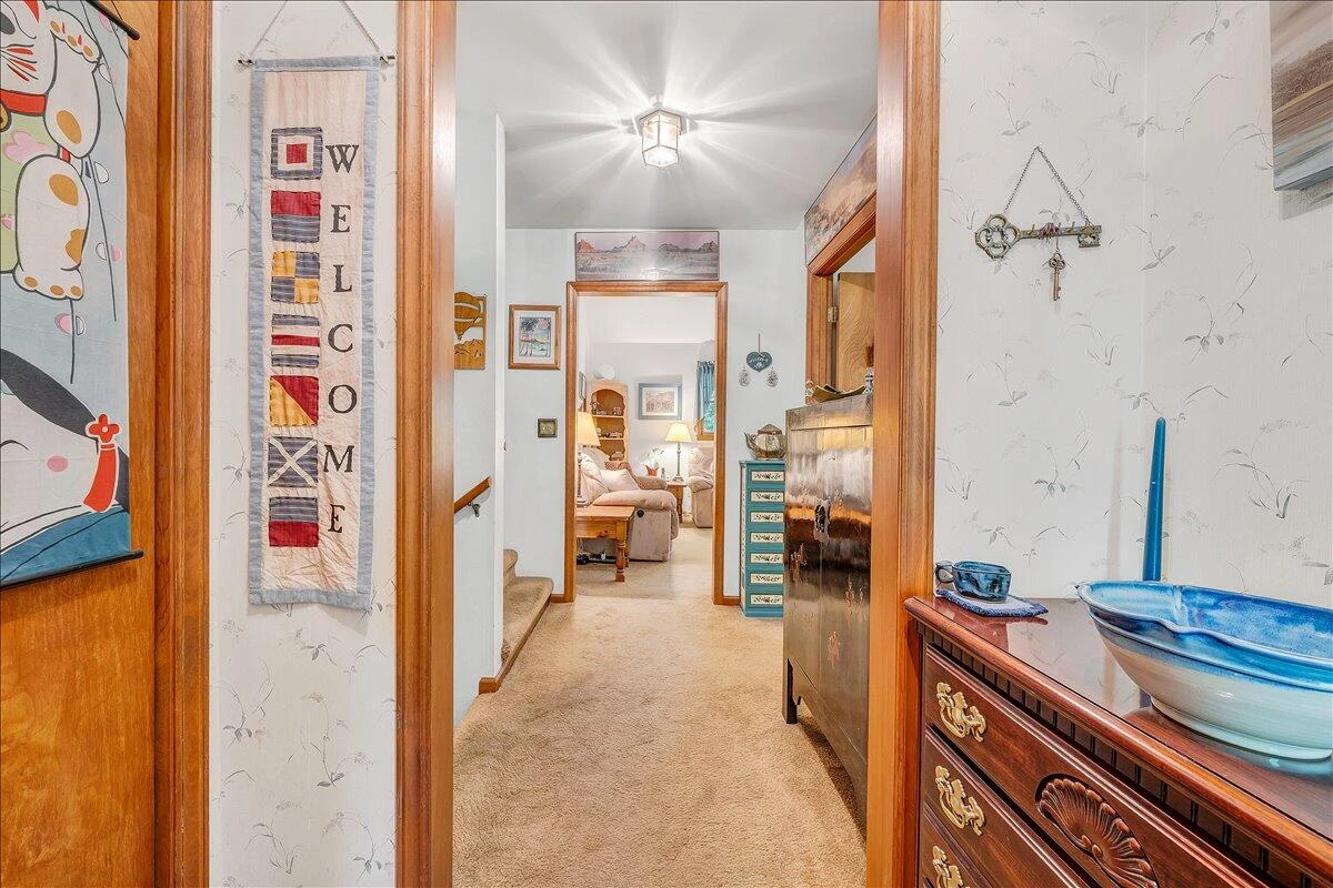 902 White Oak DR - Photo 3