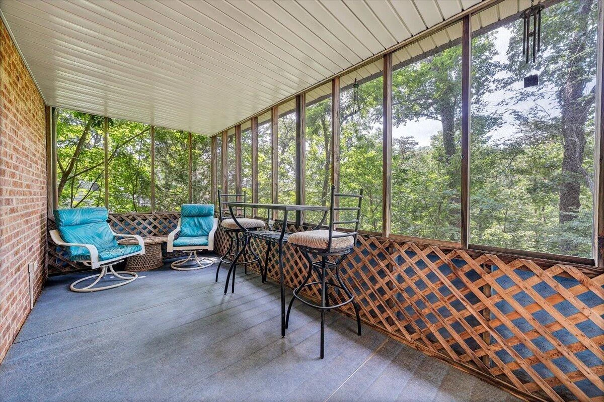 902 White Oak DR - Photo 44