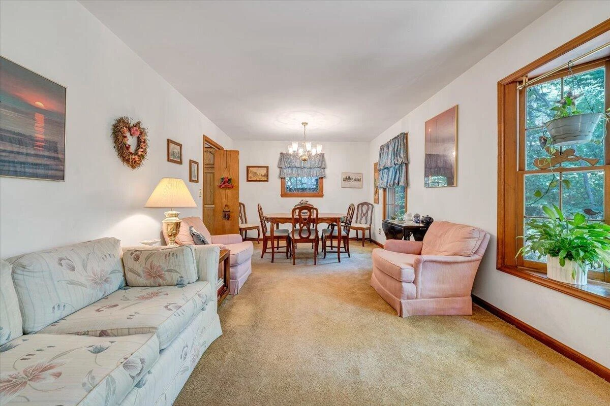 902 White Oak DR - Photo 6