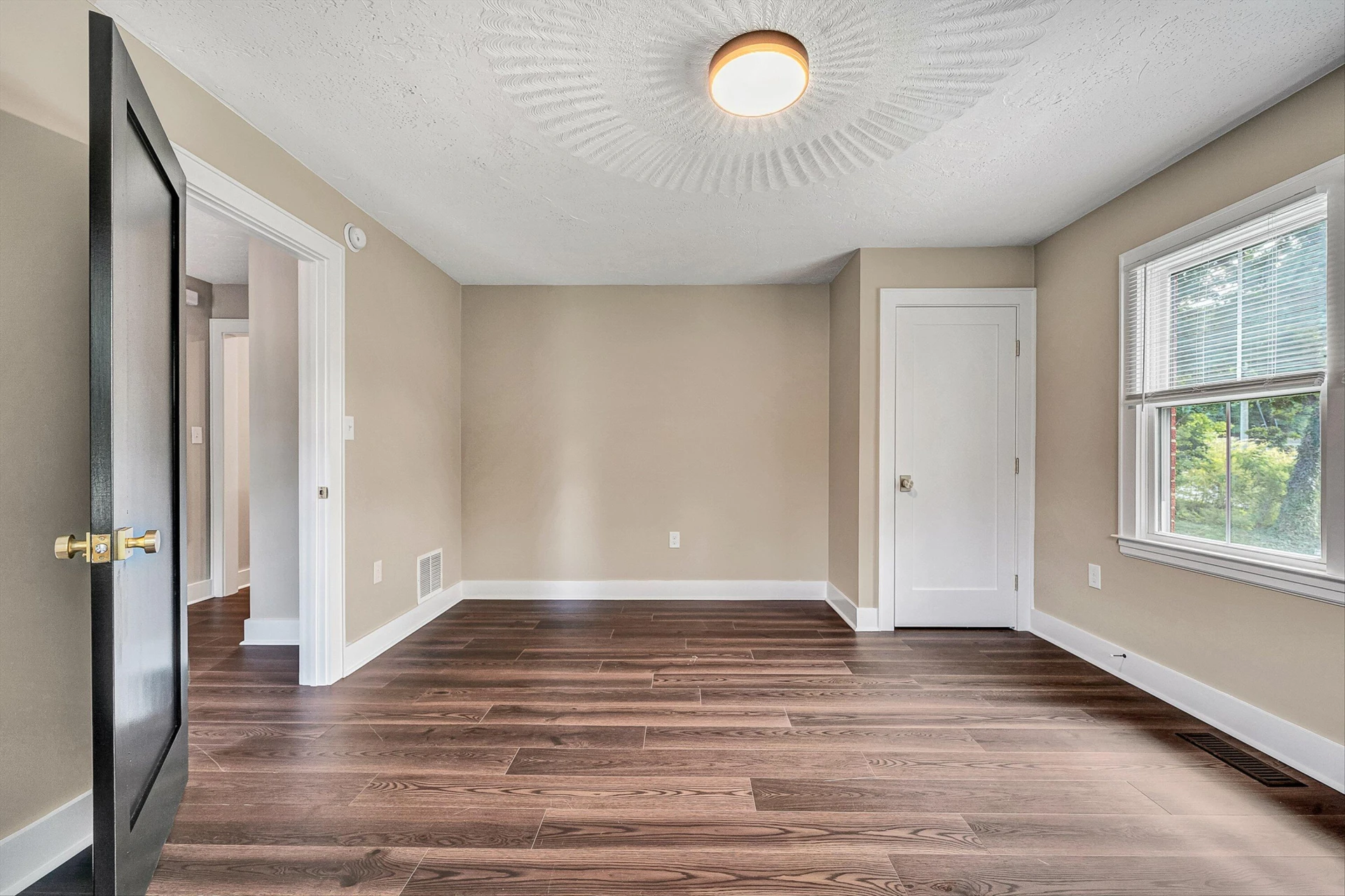 606 N Broad ST - Photo 17