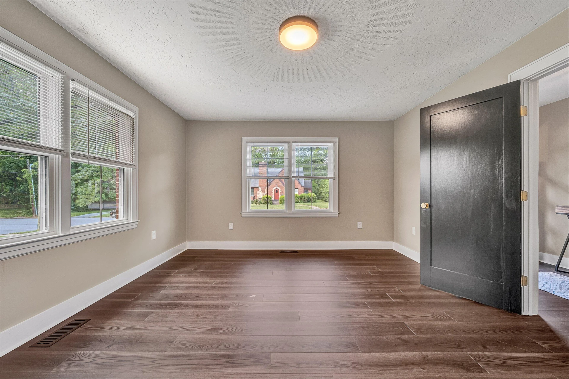606 N Broad ST - Photo 18