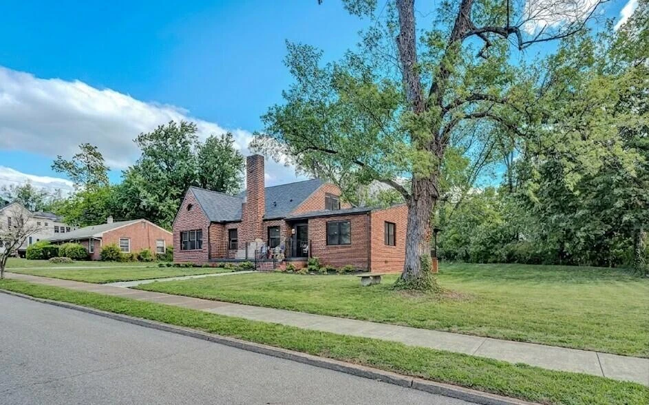 606 N Broad ST - Photo 2