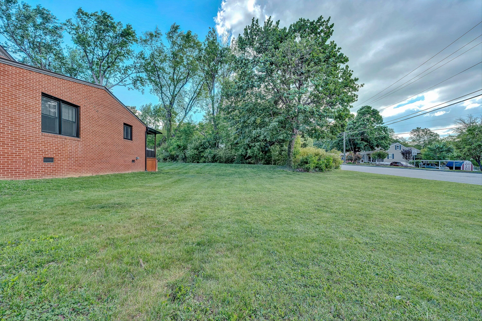 606 N Broad ST - Photo 3