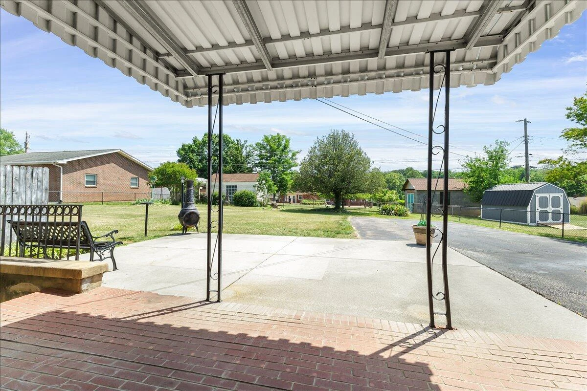2605 Pinecrest DR - Photo 27