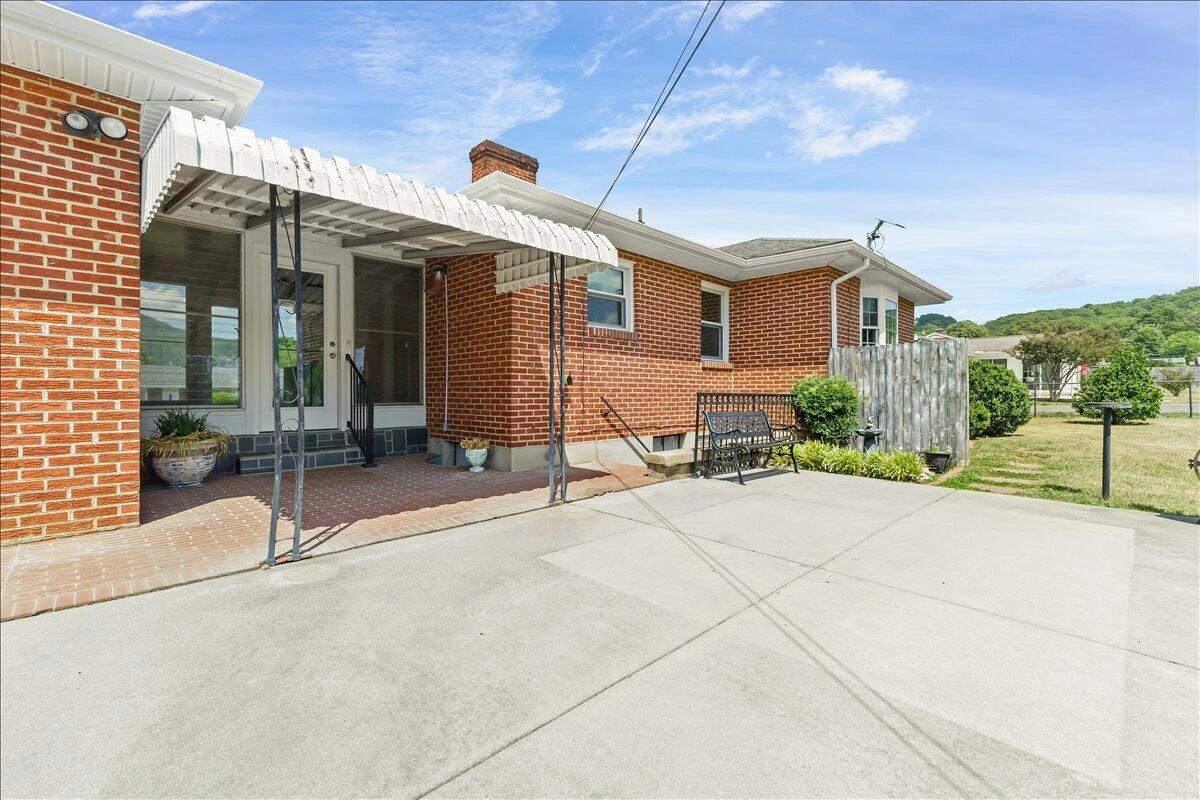 2605 Pinecrest DR - Photo 29