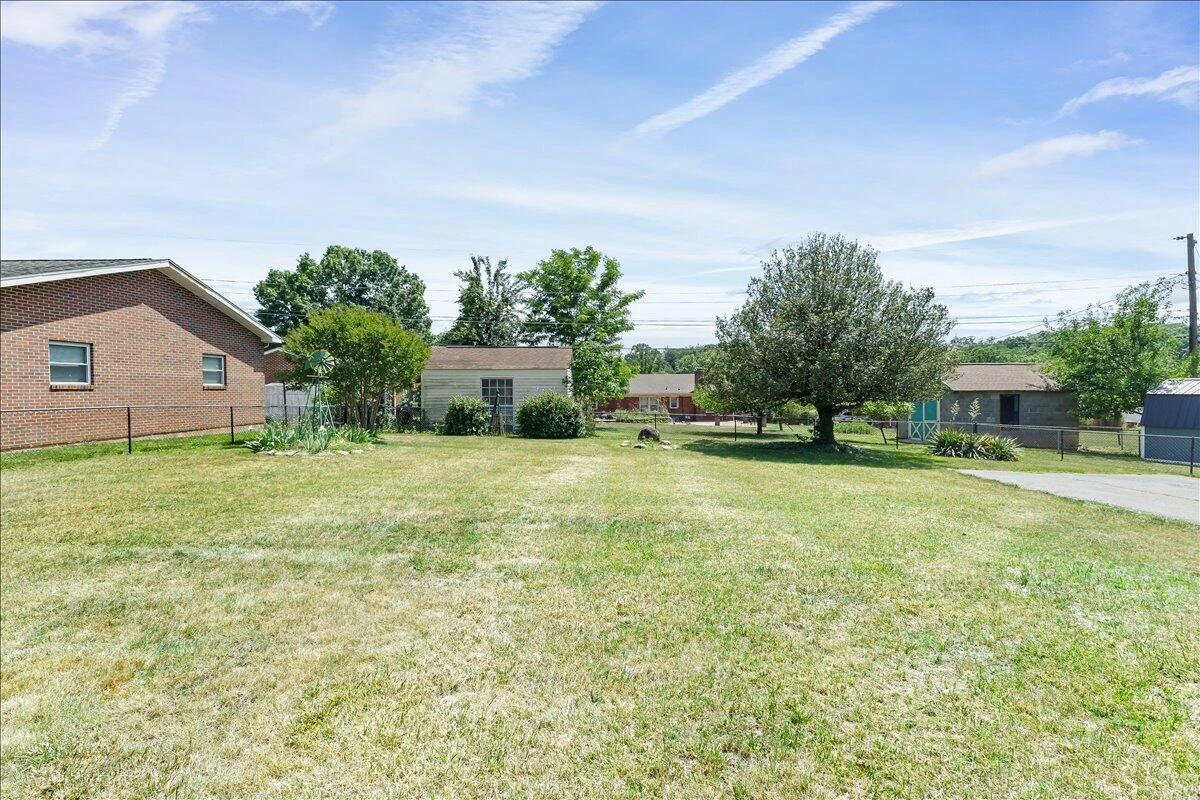 2605 Pinecrest DR - Photo 30