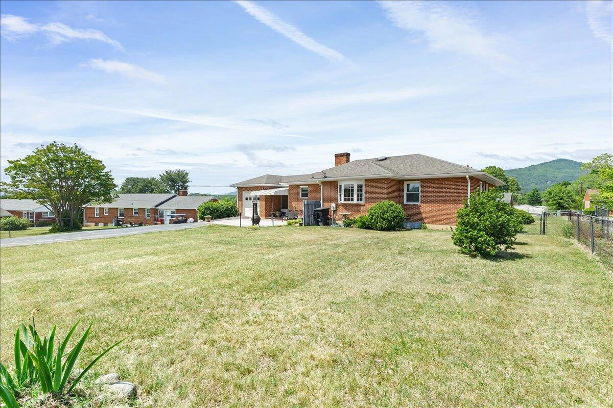 2605 Pinecrest DR - Photo 32