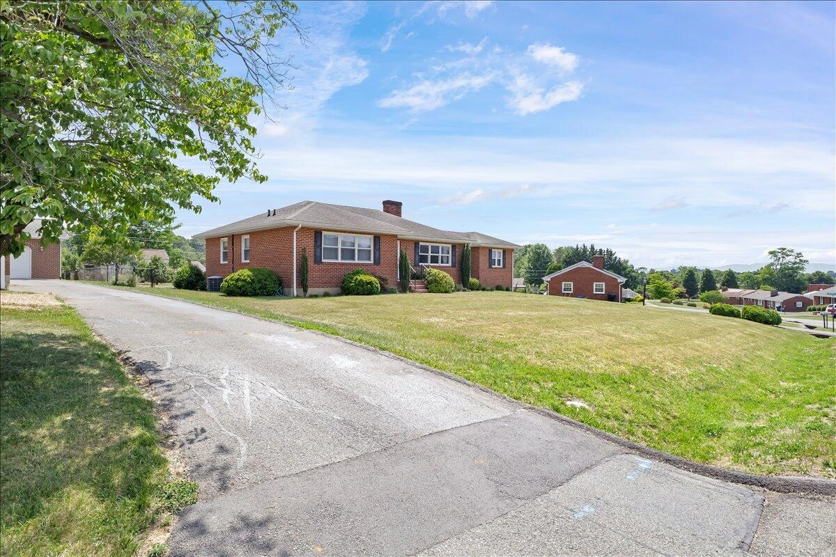 2605 Pinecrest DR - Photo 33