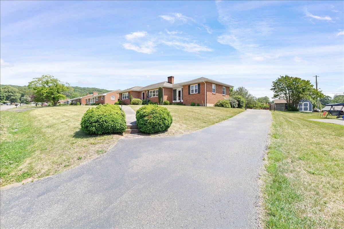2605 Pinecrest DR - Photo 34