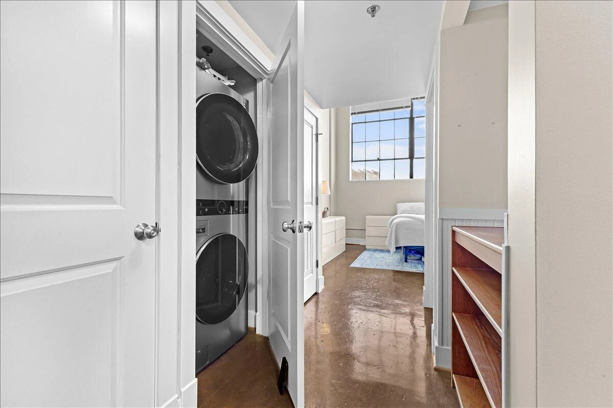 319 Campbell AVE SW #101 - Photo 10